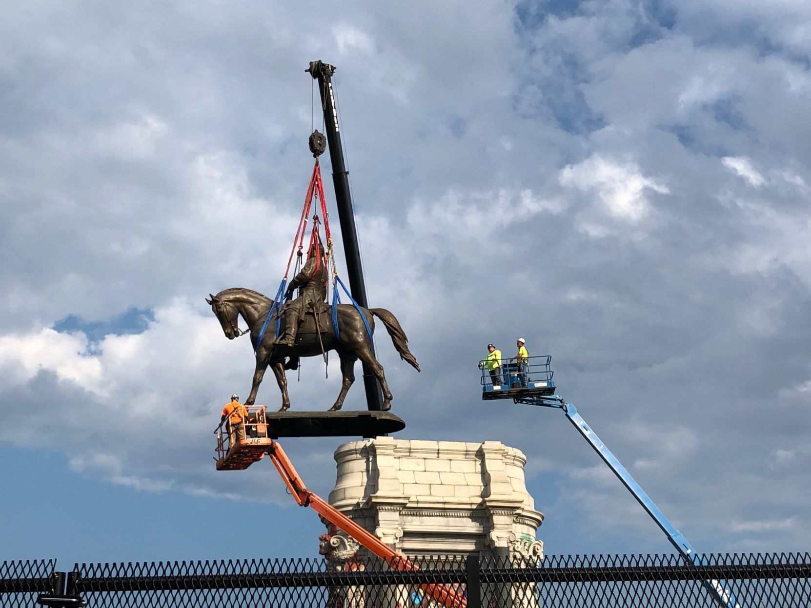 LEE STATUE